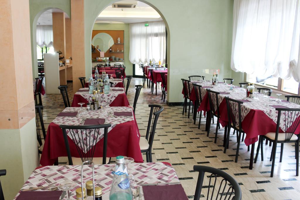 Hotel Buda Белариа-Игеа Марина Екстериор снимка