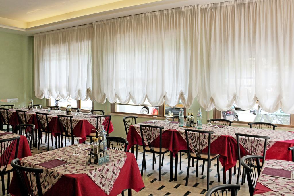Hotel Buda Белариа-Игеа Марина Екстериор снимка