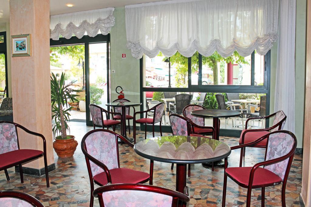 Hotel Buda Белариа-Игеа Марина Екстериор снимка