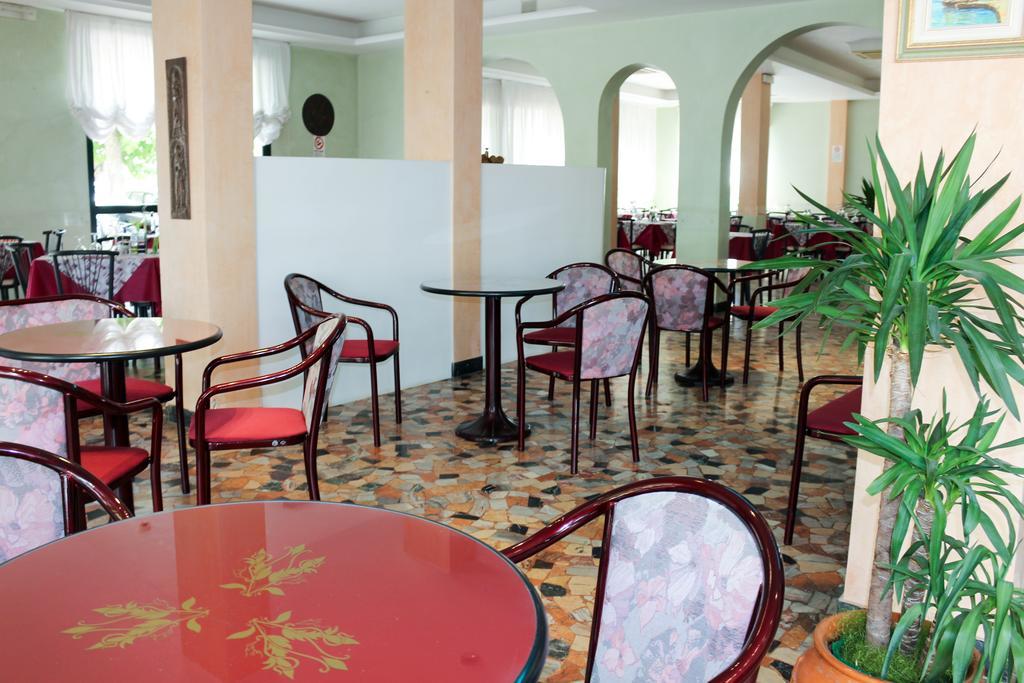 Hotel Buda Белариа-Игеа Марина Екстериор снимка