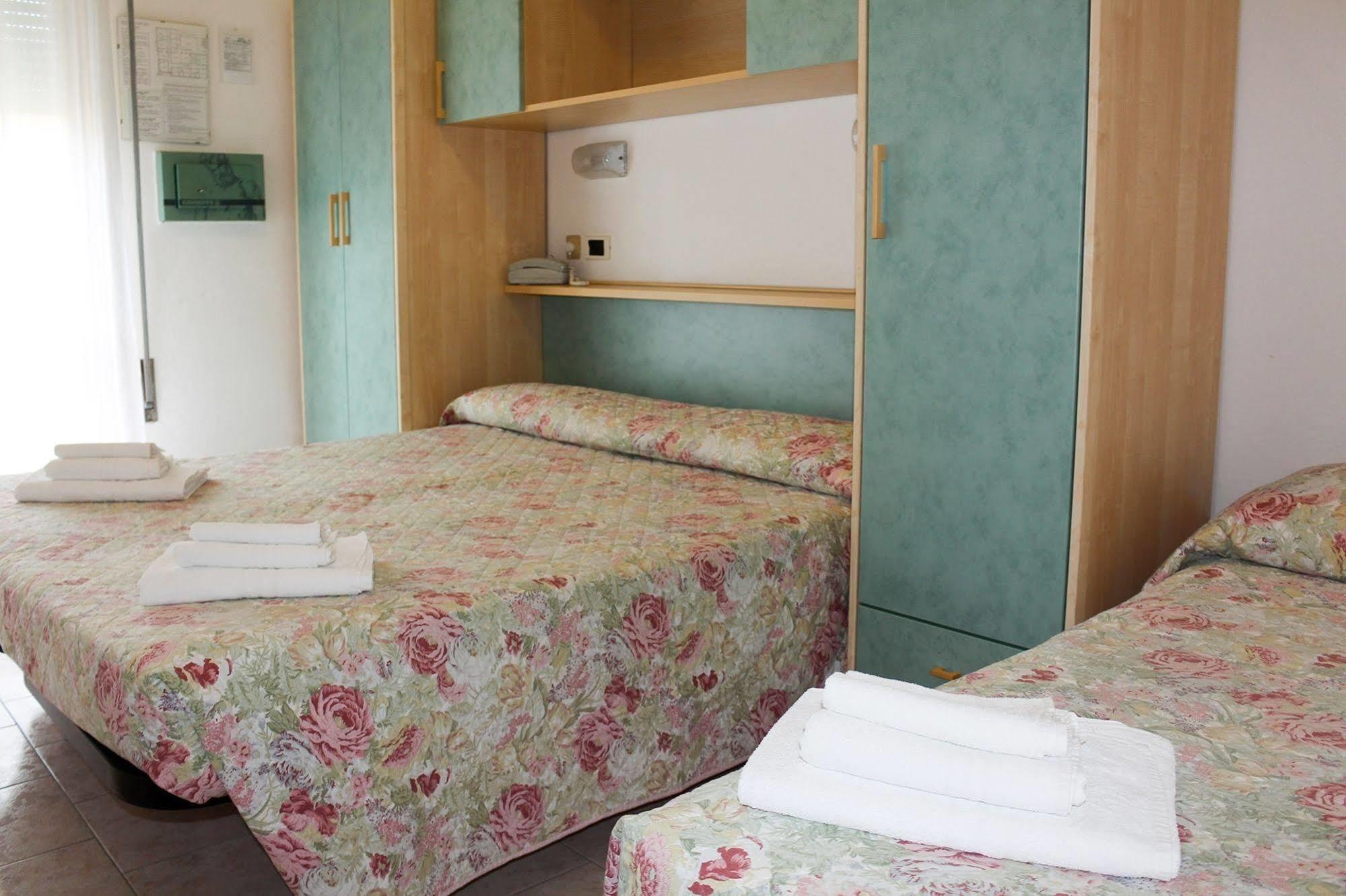 Hotel Buda Белариа-Игеа Марина Екстериор снимка